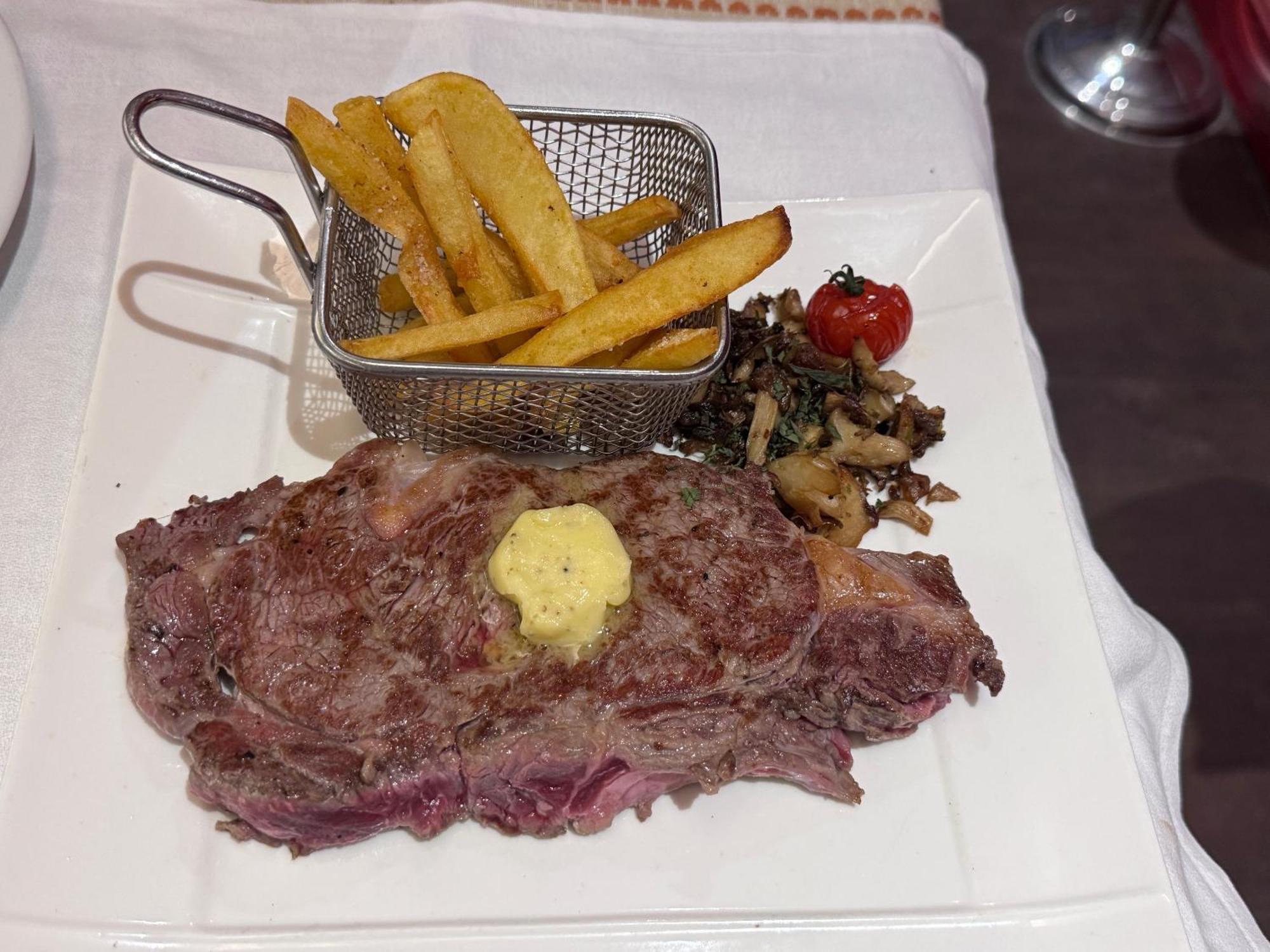 Logis Hotel Restaurant De La Paix Лодев Екстер'єр фото