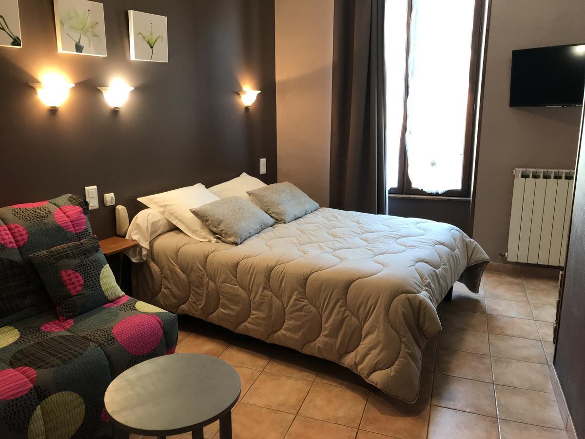 Logis Hotel Restaurant De La Paix Лодев Екстер'єр фото