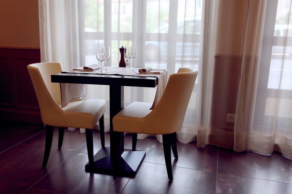 Logis Hotel Restaurant De La Paix Лодев Екстер'єр фото
